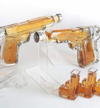 botella de vidrio en forma de pistola